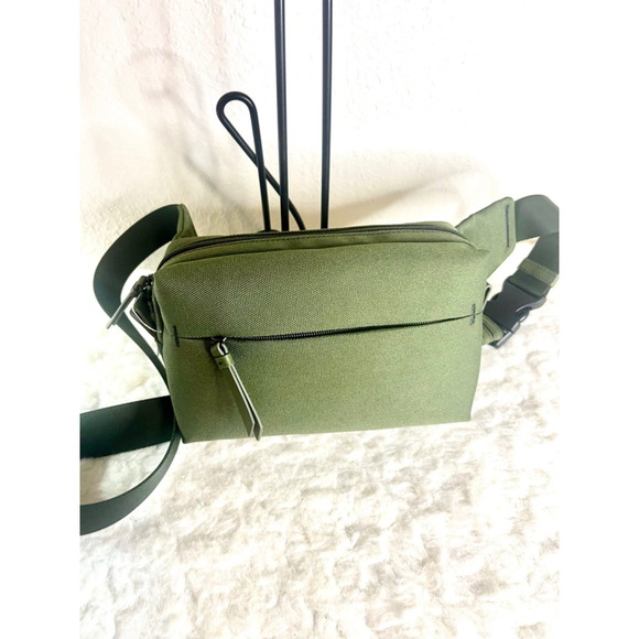 NWT Fossil Outlet Weston men sling bag in olive green recycled polyester $150